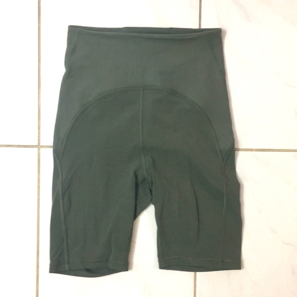 Lululemon Blissful Bend Super High Rise 8” Short (4)